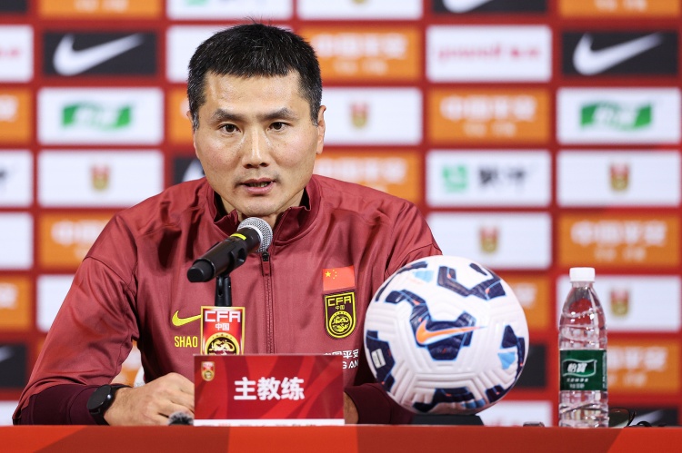 邵佳一執(zhí)教首秀2-0庫拉索 賽前動員沿用米盧名言態(tài)度決定一切