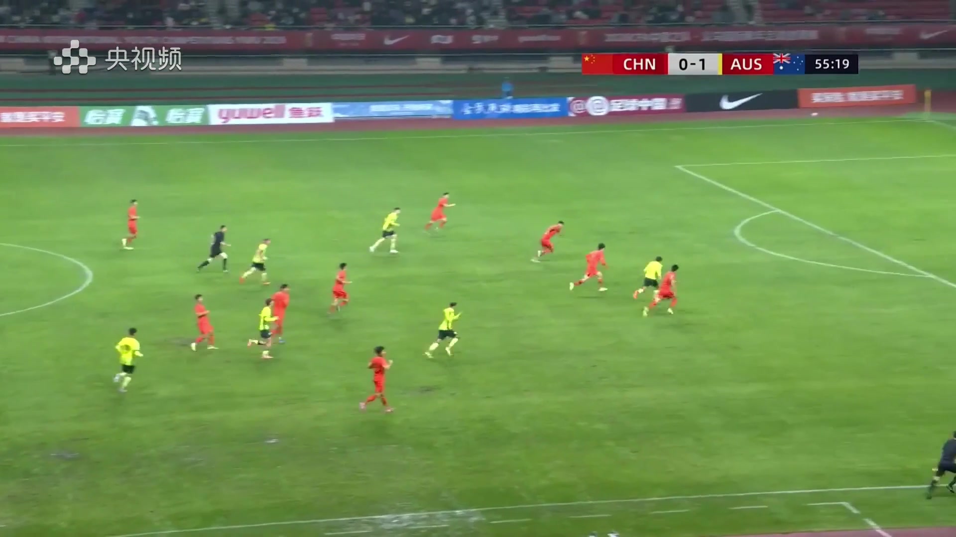 直塞打穿防線！對手單刀破門，U19國足0-2落后