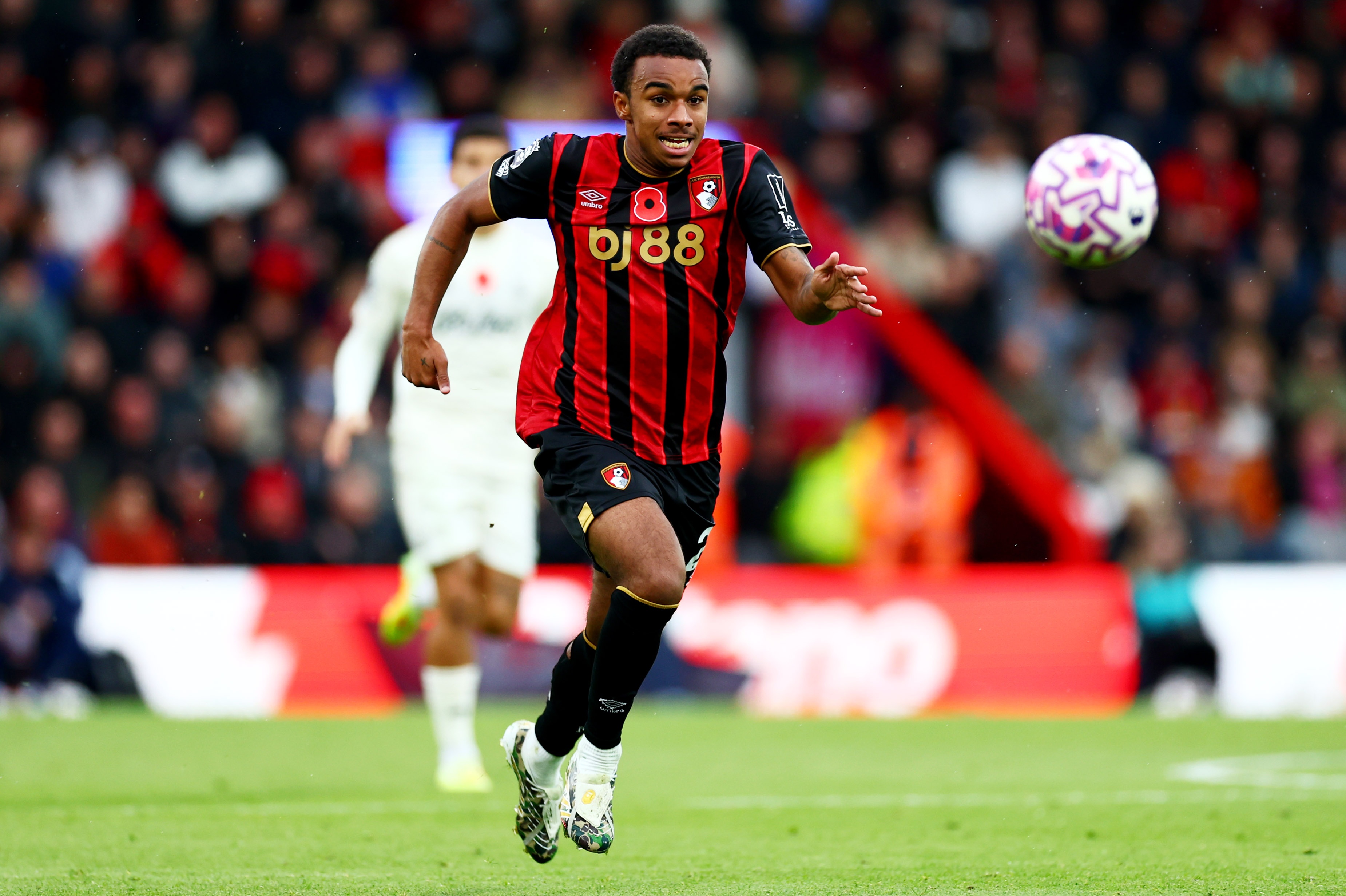 伊勞拉離任觸發(fā)伯恩茅斯連鎖反應(yīng) 曼聯(lián)緊盯克魯皮塞內(nèi)西