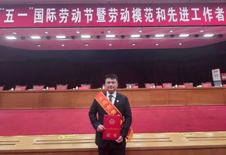 徐尚獲評青島市勞動(dòng)模范 青島西海岸再獲官方背書