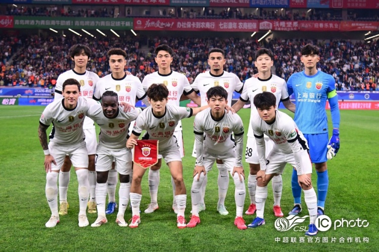 青島海牛3-1上海海港：吾米提江染紅致十人作戰(zhàn)，劉祝潤中柱難挽敗局