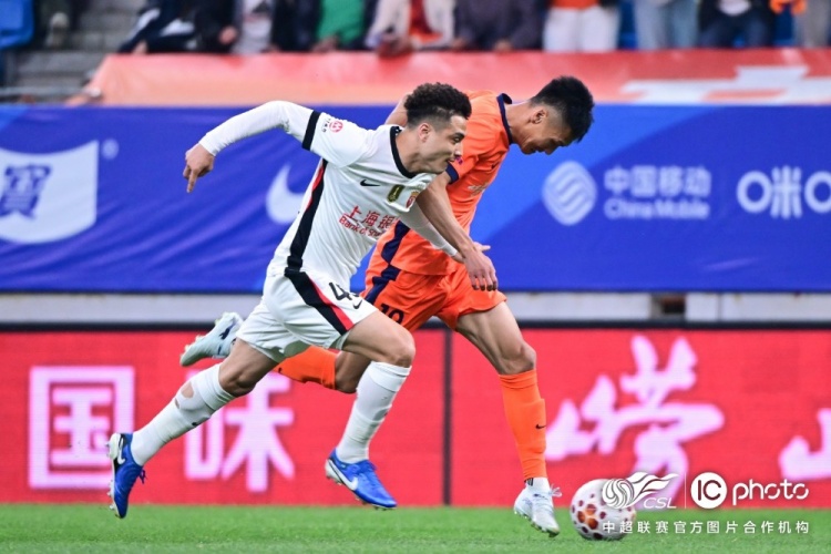 青島海牛3-1上海海港：吾米提江染紅致十人作戰(zhàn)，劉祝潤中柱難挽敗局