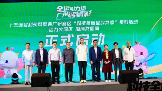 周穗安詳解微型智能足球場四維科技 孩子們從下午玩到晚上9點不愿走