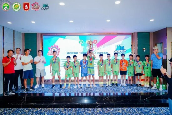 周穗安：未來將鋪設更多微型足球場，讓青少年“下樓即踢球”