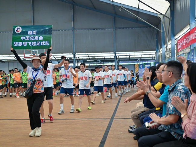 第五屆一帶一路華人華商足球邀請(qǐng)賽雅加達(dá)落幕 柬埔寨金邊龍之隊(duì)奪冠 第五屆一帶一路華人華商足球邀請(qǐng)賽雅加達(dá)落幕 柬埔寨金邊龍之隊(duì)奪冠