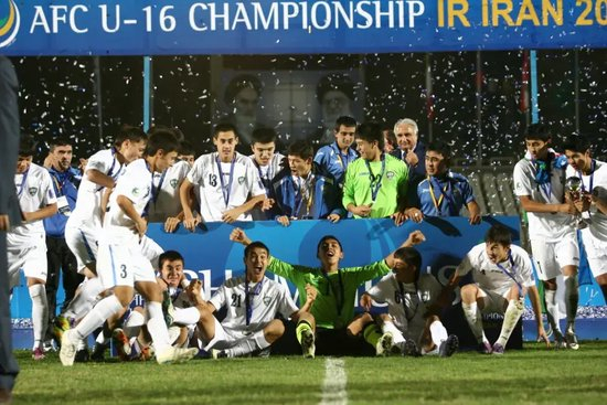 9人作戰(zhàn)2-0勝沙特，烏茲別克U17亞洲杯奪冠，三年三線突破青訓(xùn)成果