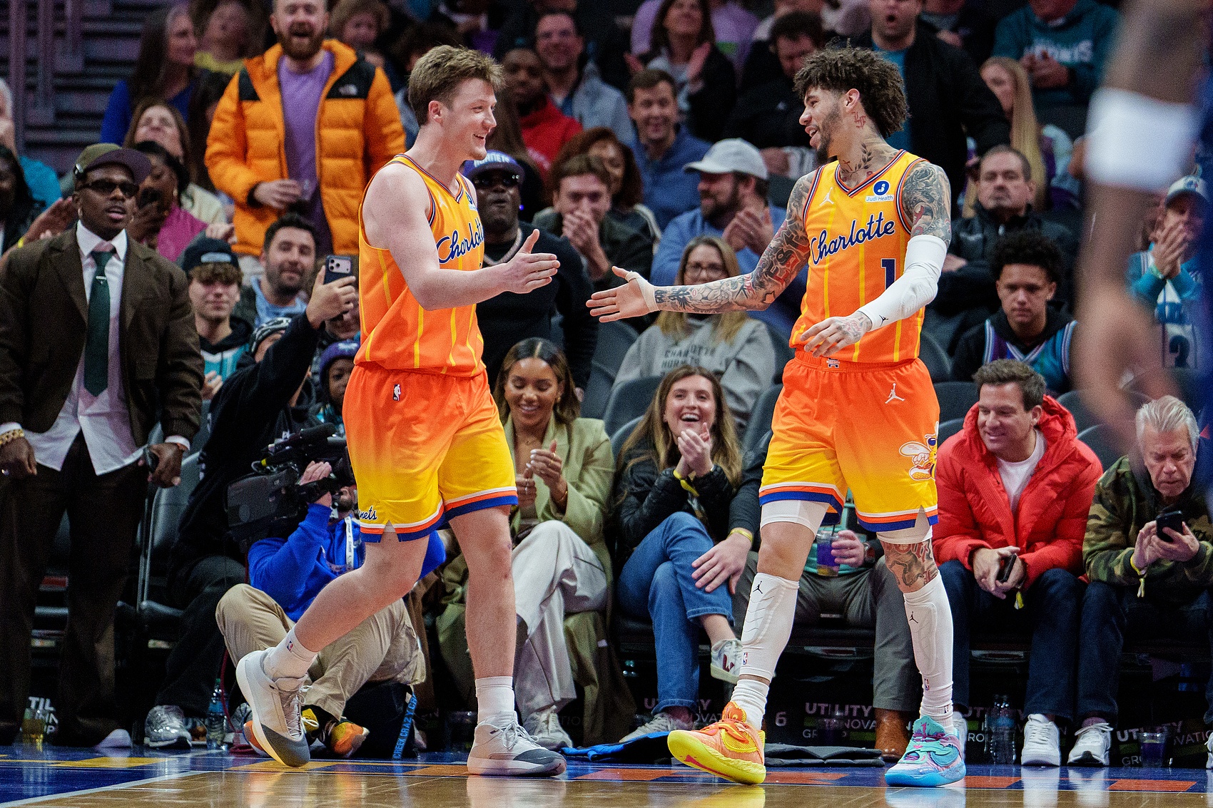 NBA賽事預(yù)測：步行者vs黃蜂、老鷹vs籃網(wǎng)、公牛vs尼克斯、爵士vs火箭、猛龍vs灰熊、凱爾特人vs雄鹿、魔術(shù)vs獨(dú)行俠、鵜鶘vs國王比分與盤口分析
